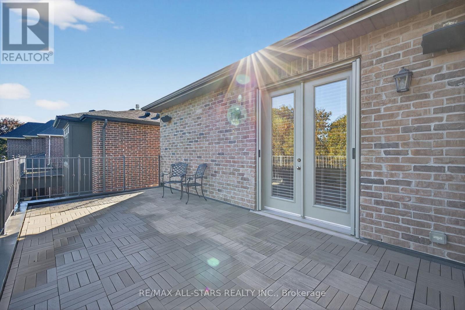 126 Hillview Road, Aurora, ON
