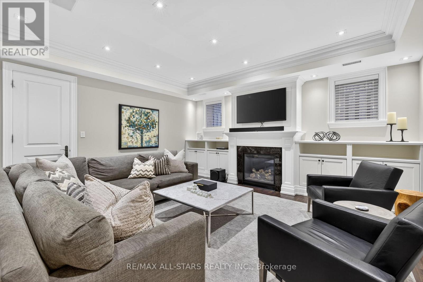 126 Hillview Road, Aurora, ON