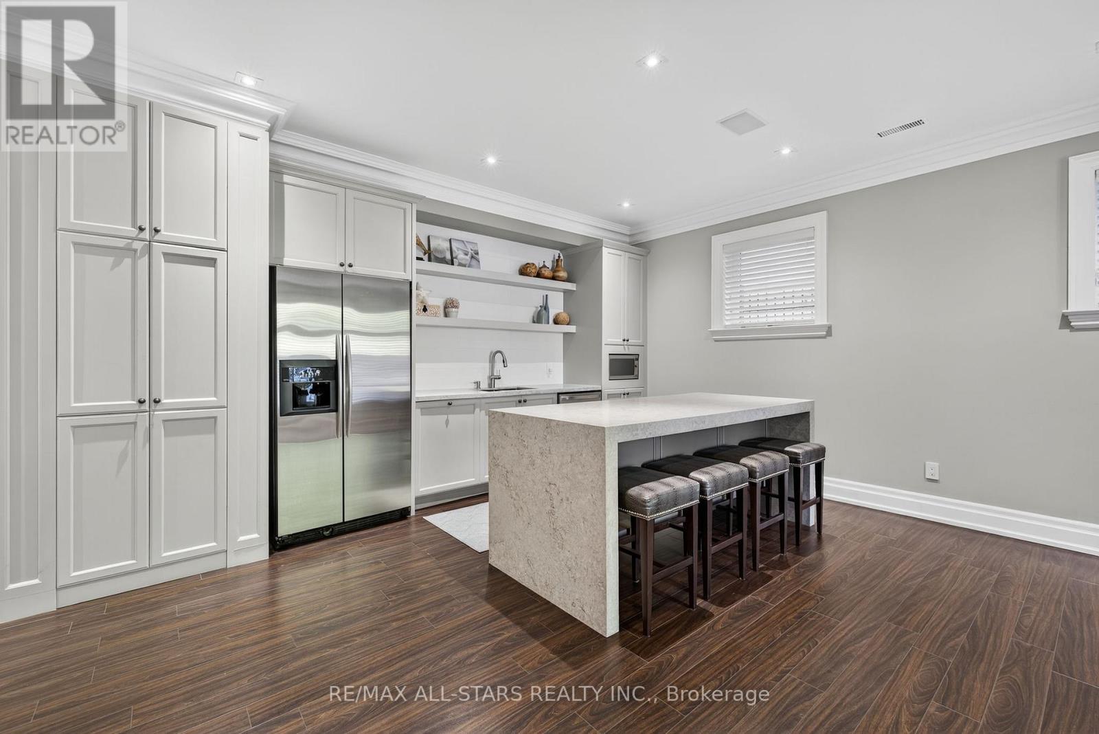 126 Hillview Road, Aurora, ON