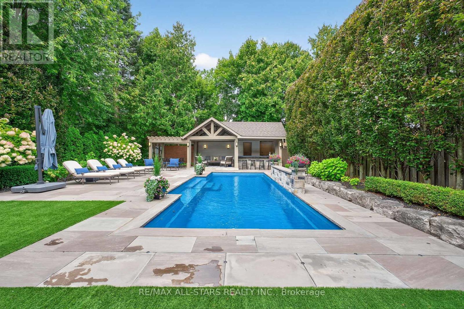 126 Hillview Road, Aurora, ON