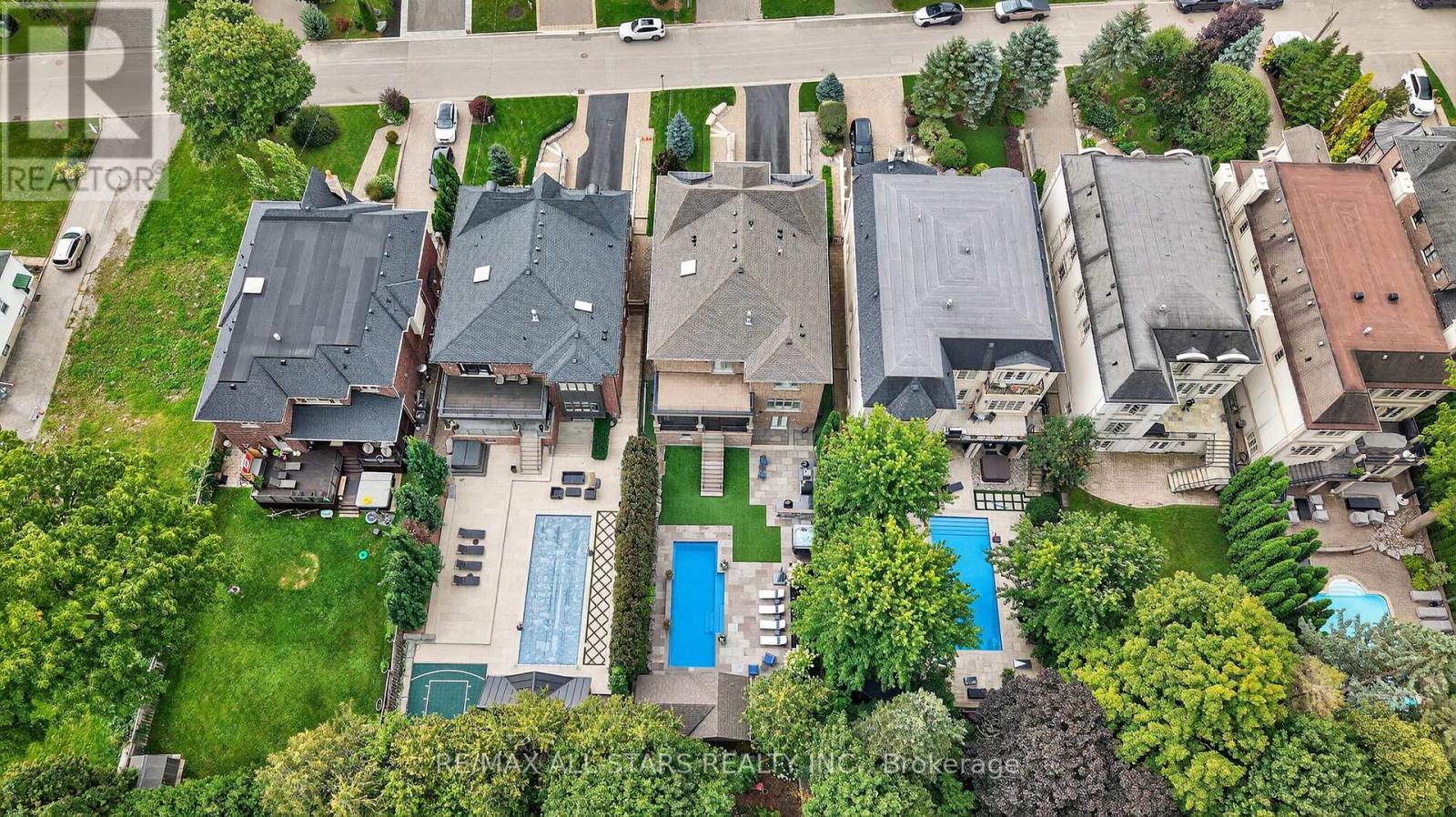 126 Hillview Road, Aurora, ON