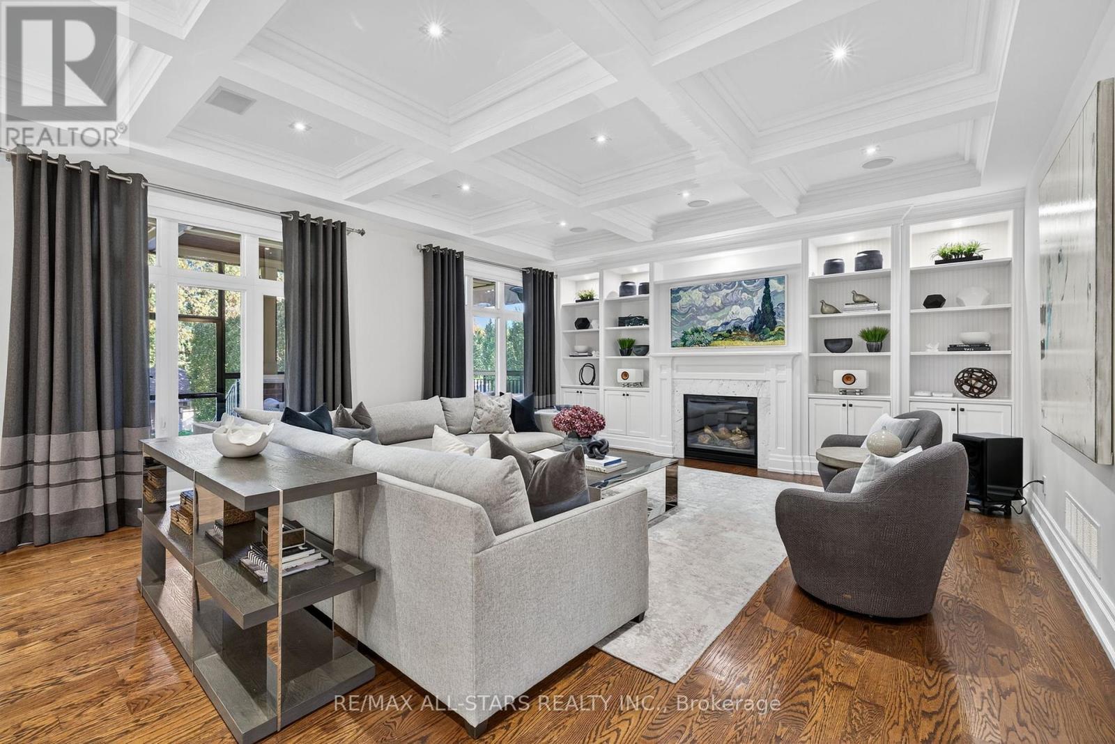 126 Hillview Road, Aurora, ON