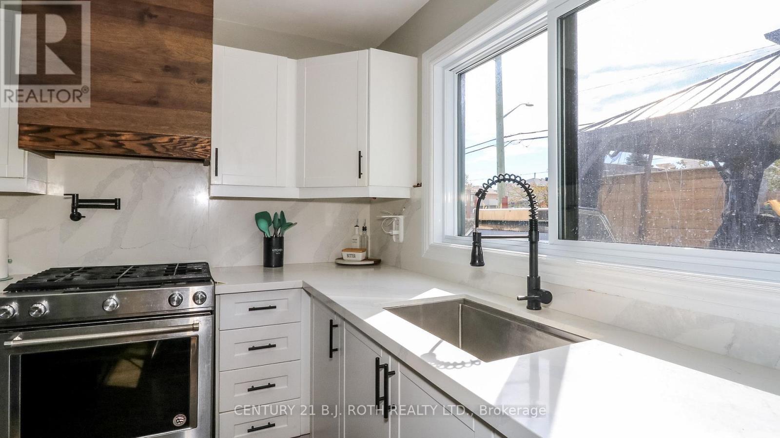 61 Barwick Drive W, Barrie, ON