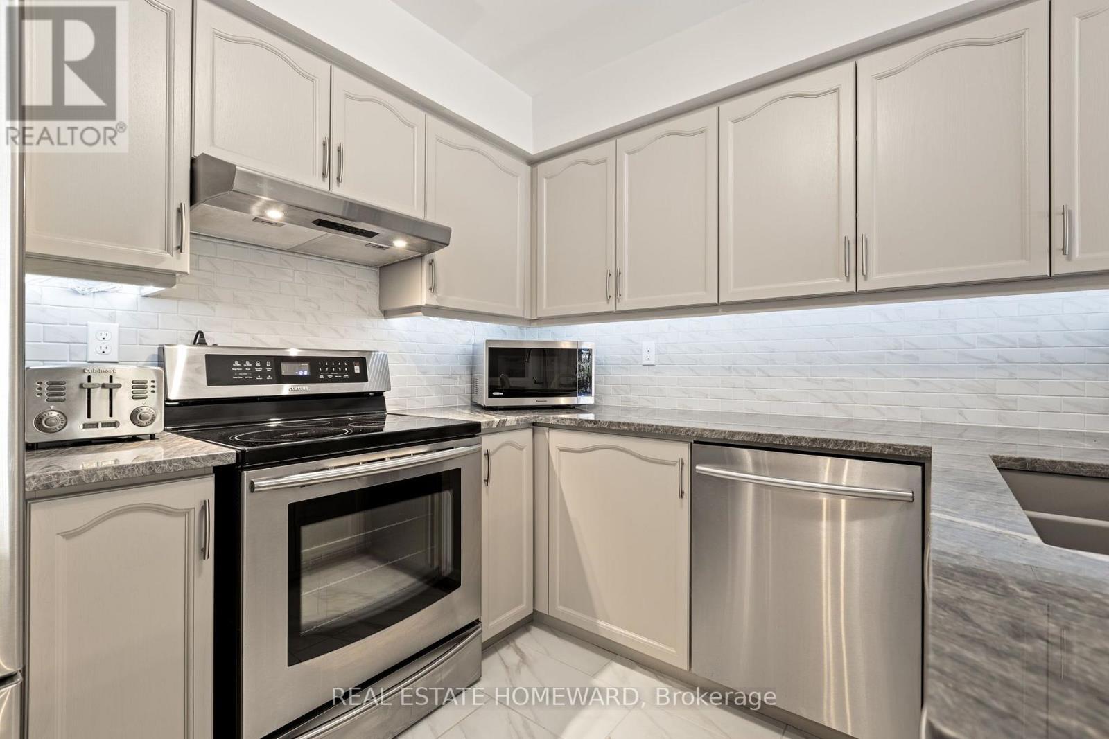 Kitchen - 3332 Forrestdale Circle, Mississauga, ON