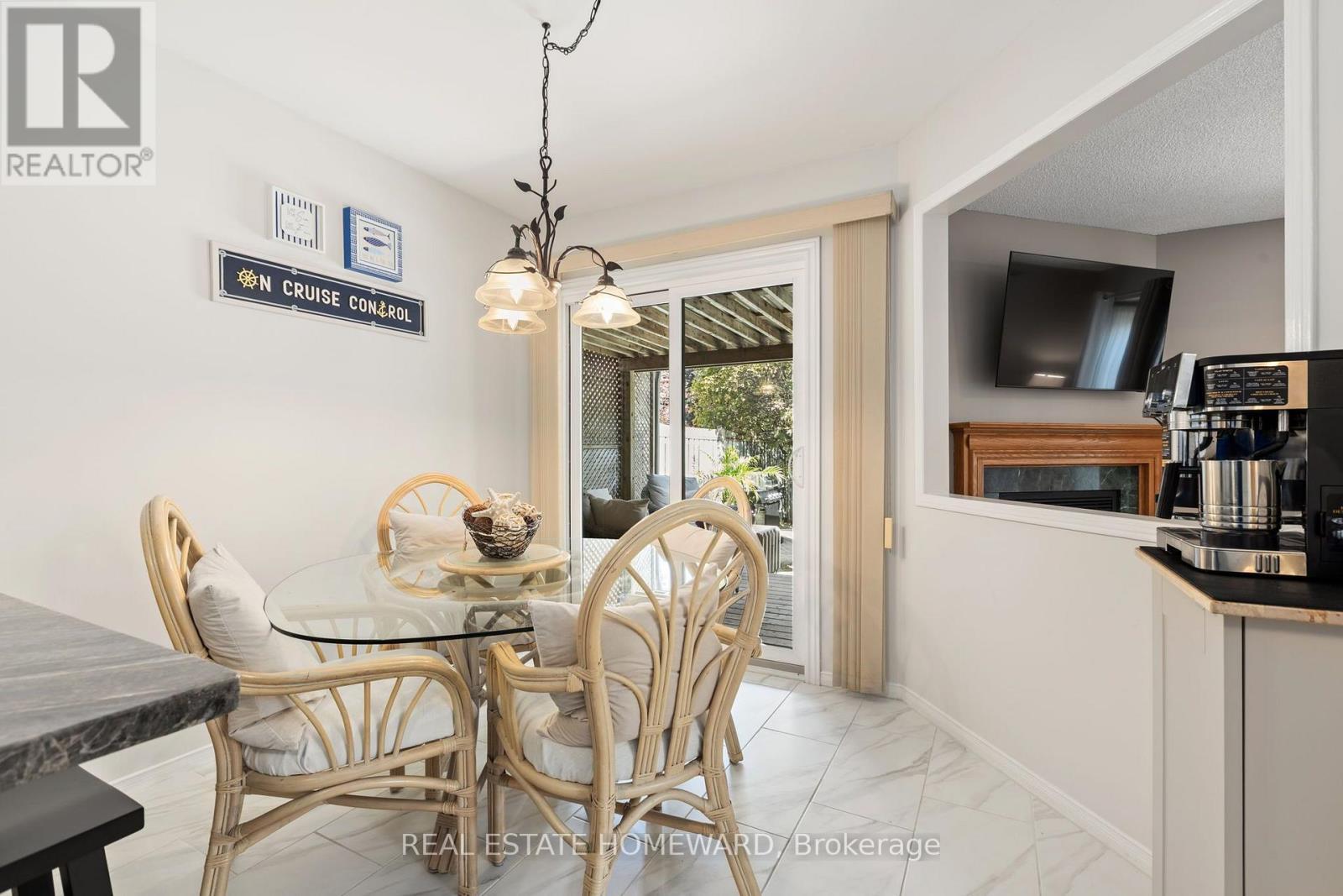Kitchen with w/o to covered deck - 3332 Forrestdale Circle, Mississauga, ON
