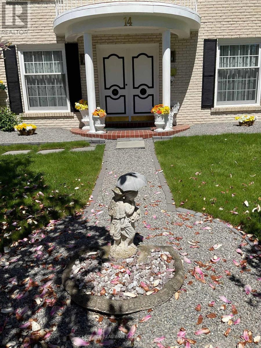 14 Robinhood Drive, Hamilton, ON