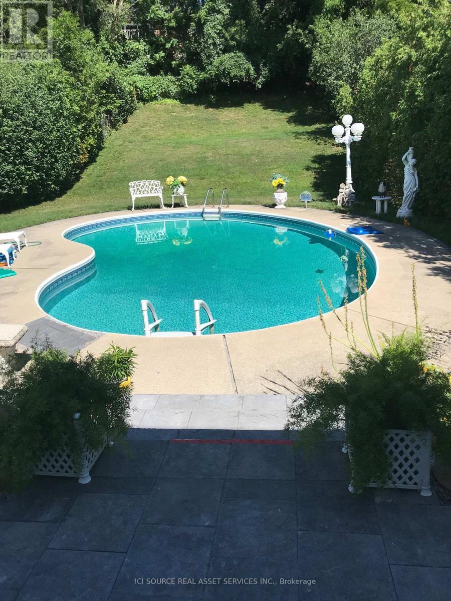 14 Robinhood Drive, Hamilton, ON