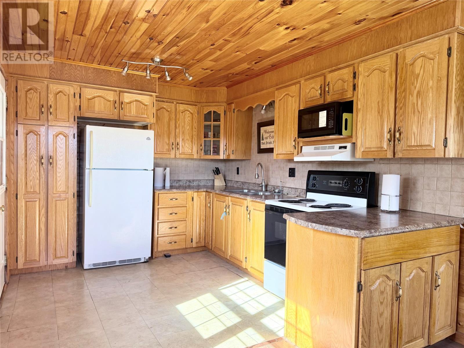 735 Lakeview Road, Spruce Brook, NL