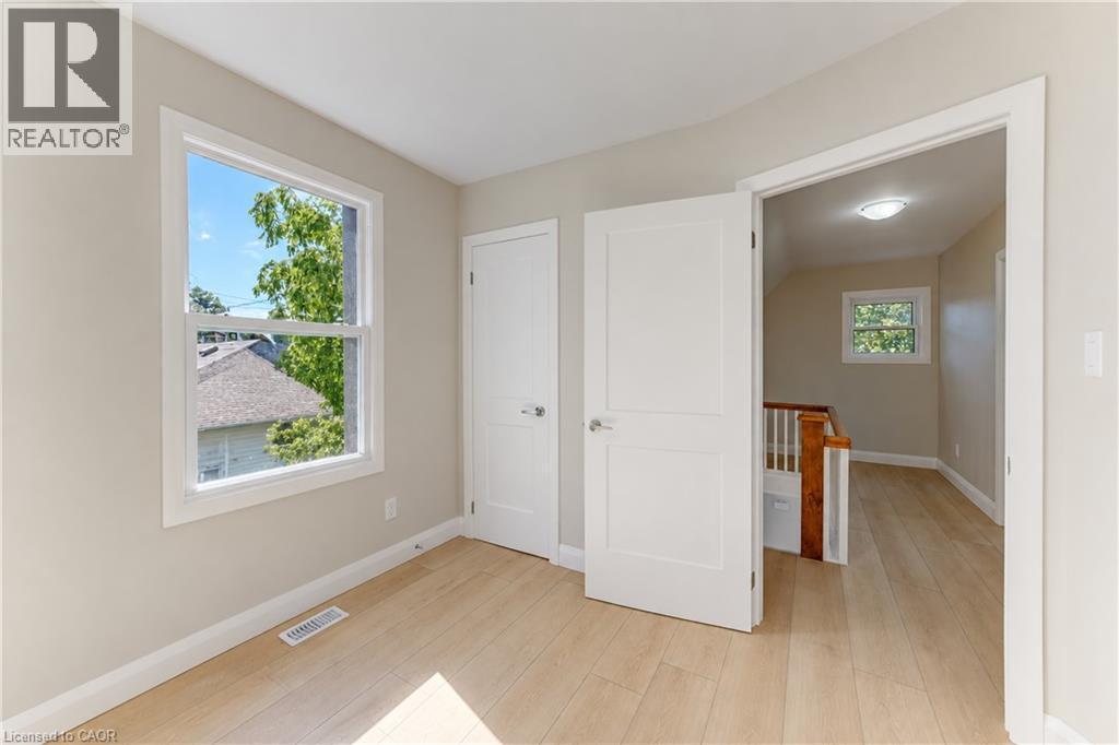 18 Miehm Place, Kitchener, ON
