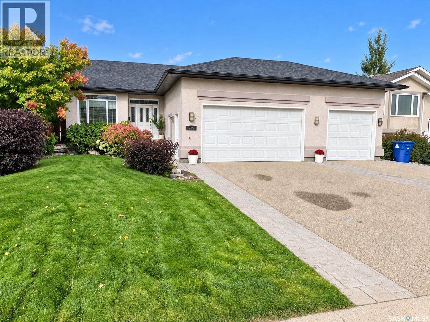 715 18Th Street Ne, Weyburn, SK