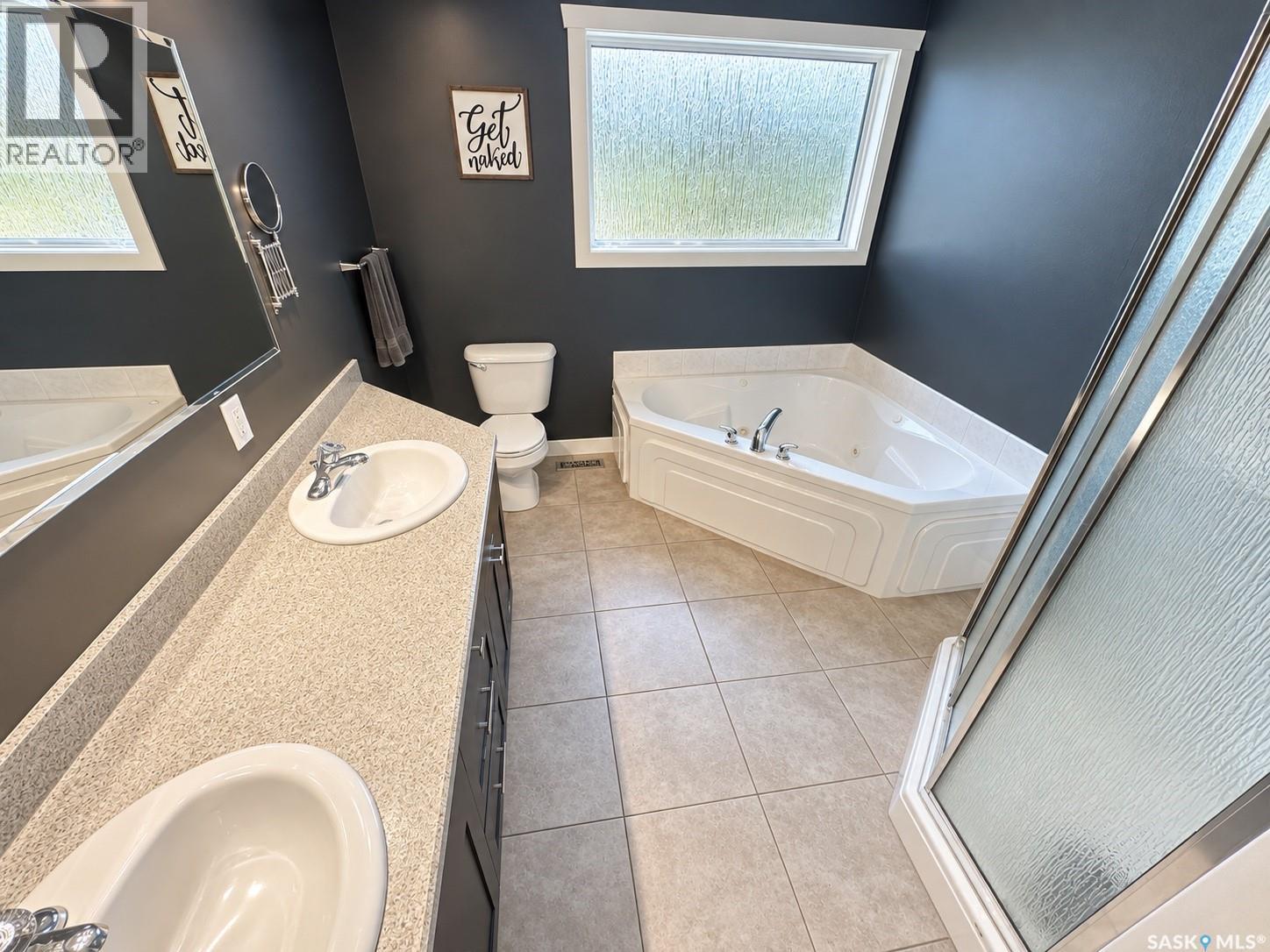 715 18Th Street Ne, Weyburn, SK