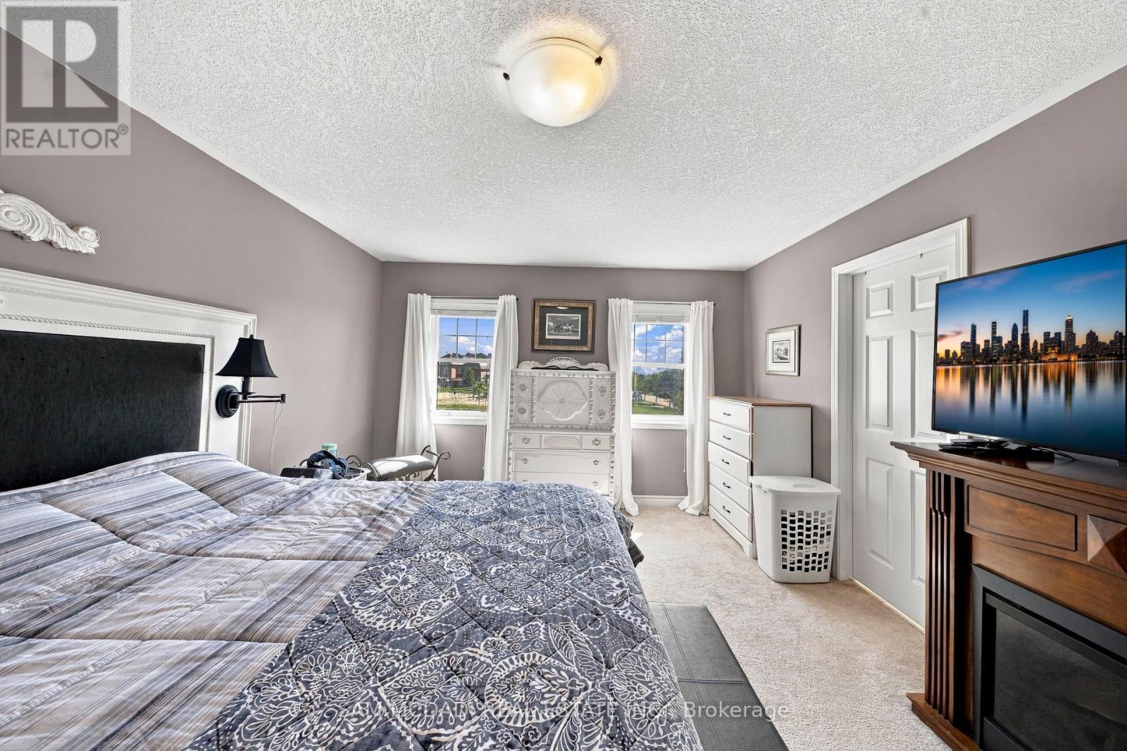 8 Celano Drive, Hamilton, ON