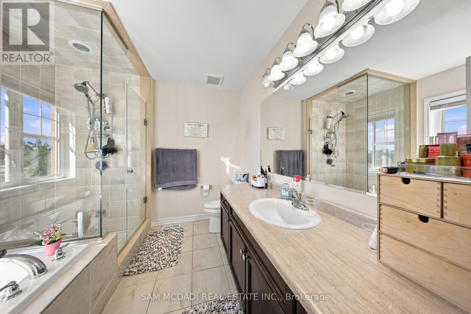 8 Celano Drive, Hamilton, ON