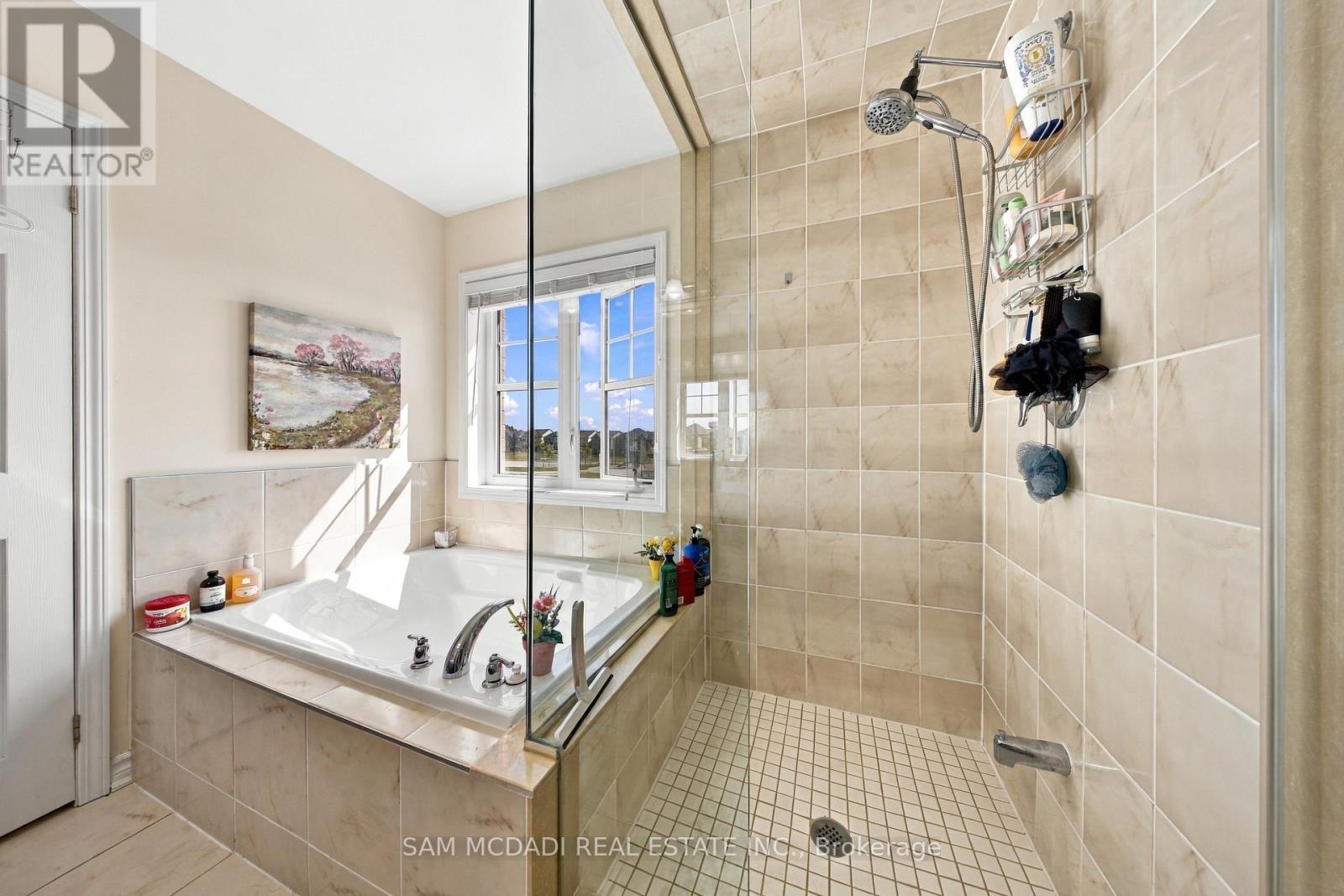 8 Celano Drive, Hamilton, ON