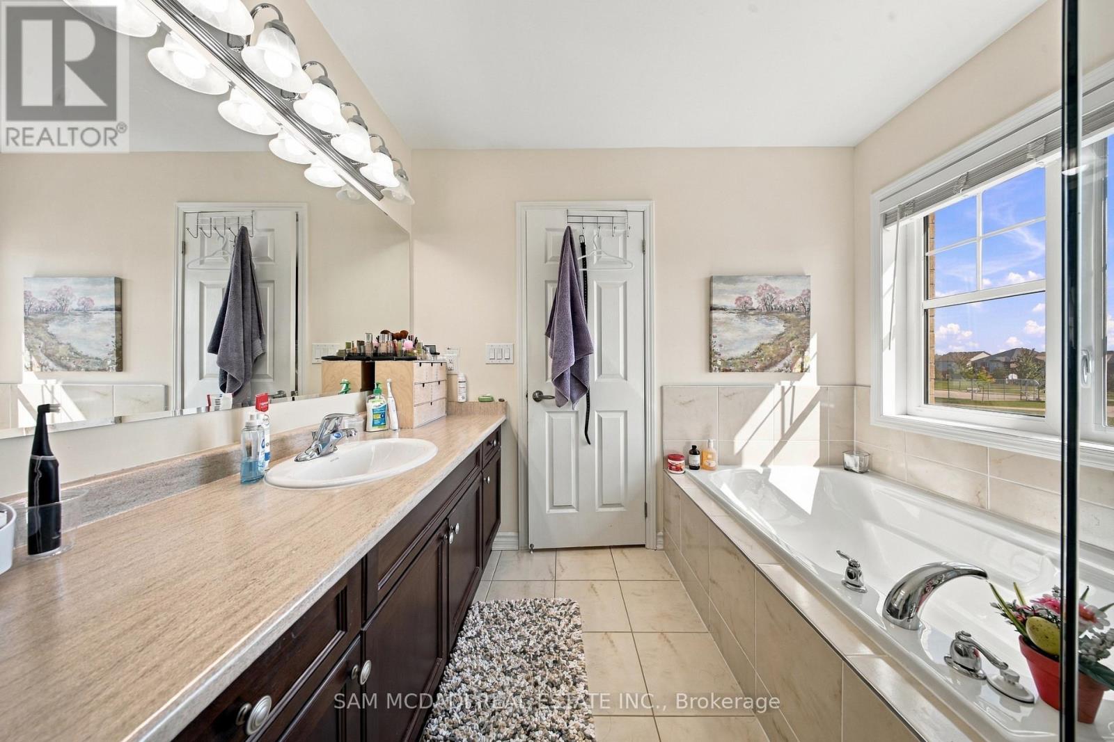 8 Celano Drive, Hamilton, ON