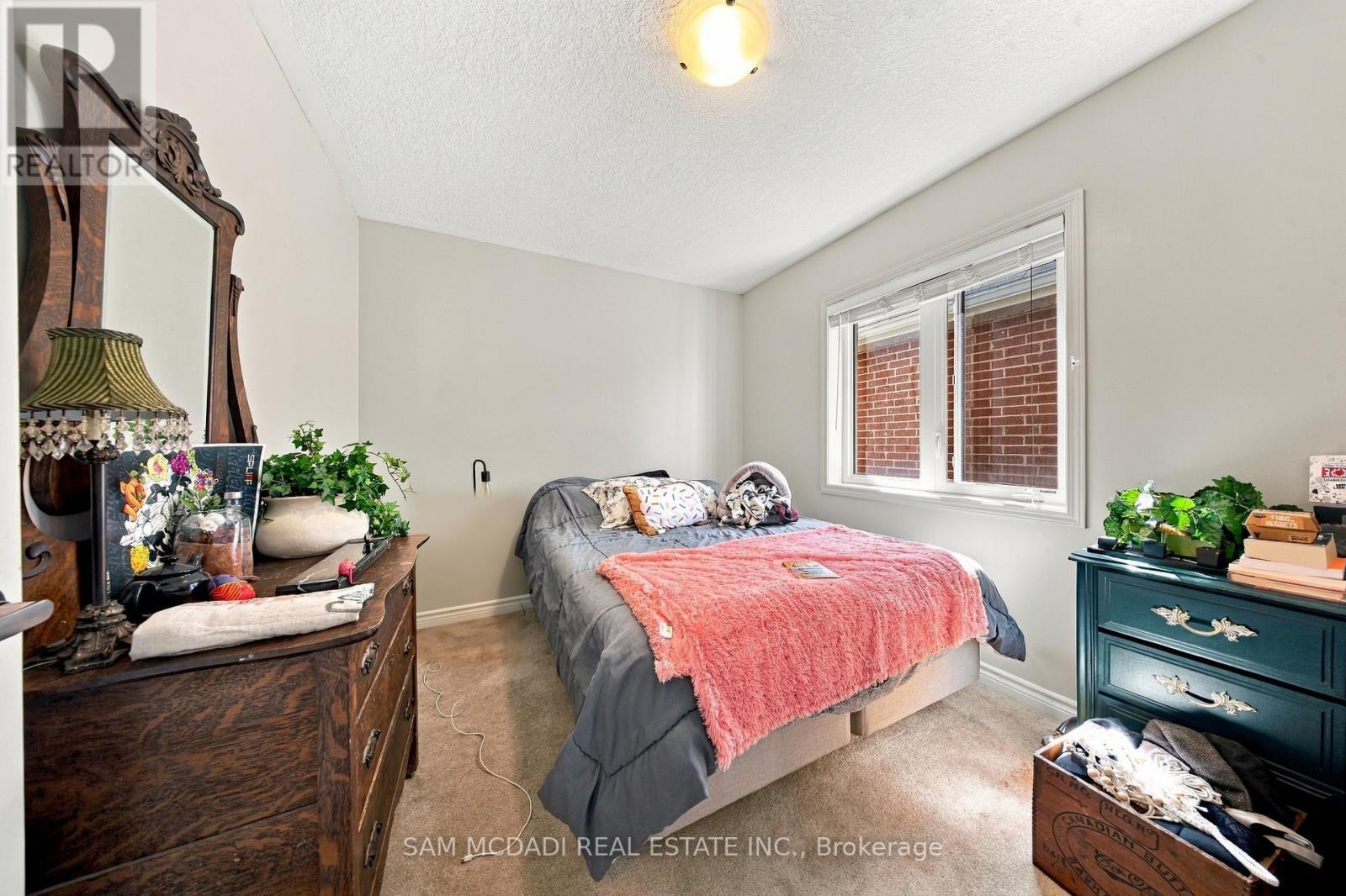 8 Celano Drive, Hamilton, ON