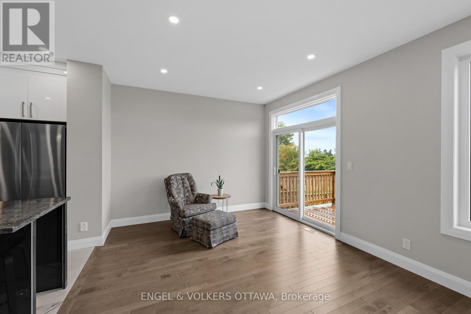 Breakfast Nook - 6933 Notre Dame Street, Ottawa, ON