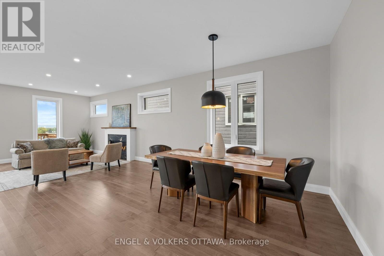 6933 Notre Dame Street, Ottawa, ON