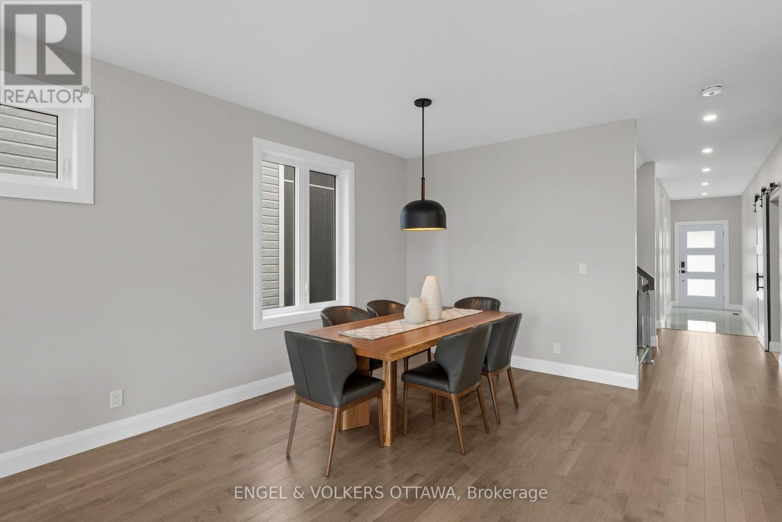 6933 Notre Dame Street, Ottawa, ON
