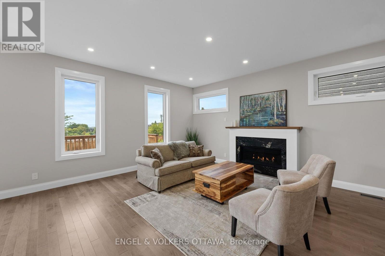 6933 Notre Dame Street, Ottawa, ON