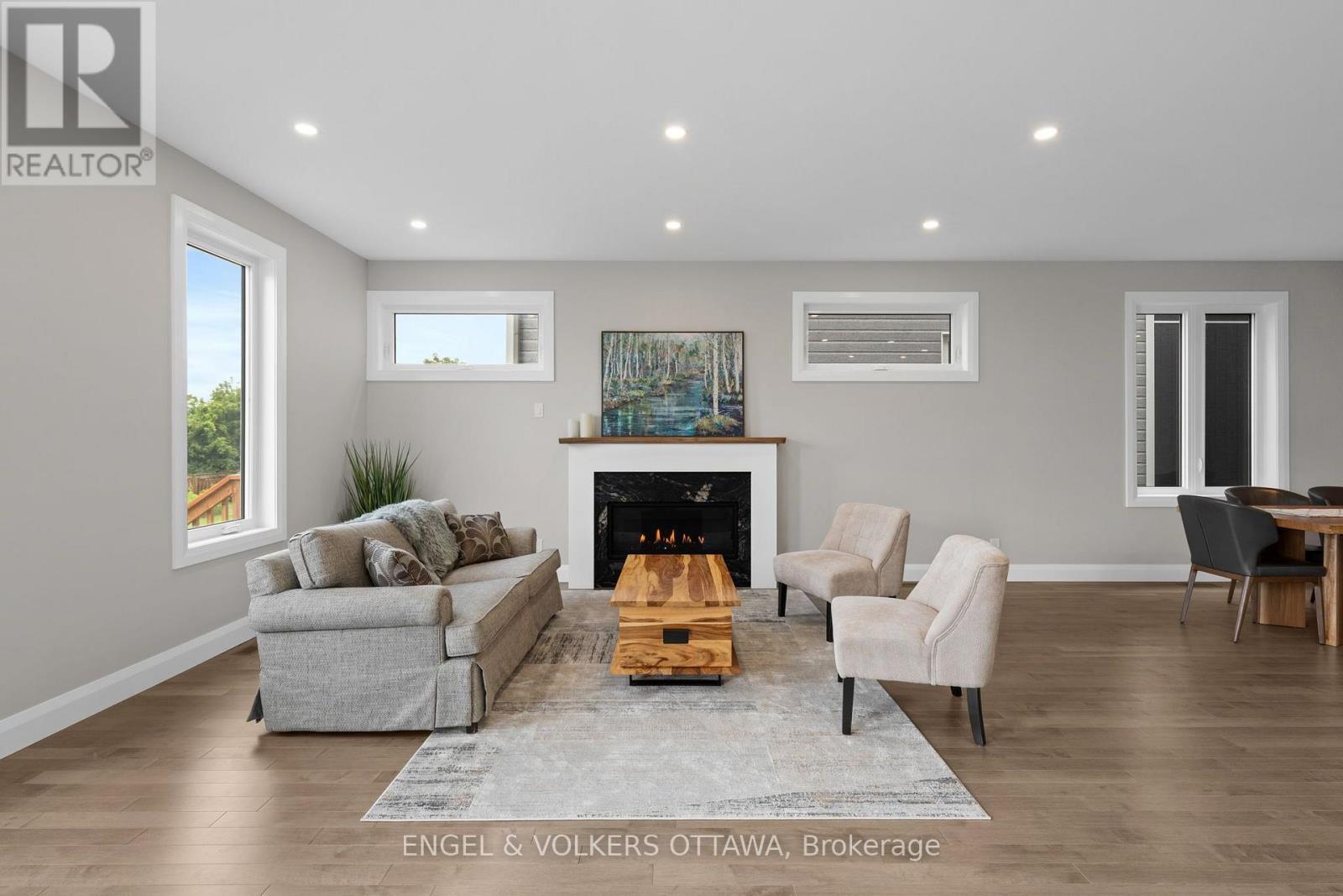 6933 Notre Dame Street, Ottawa, ON