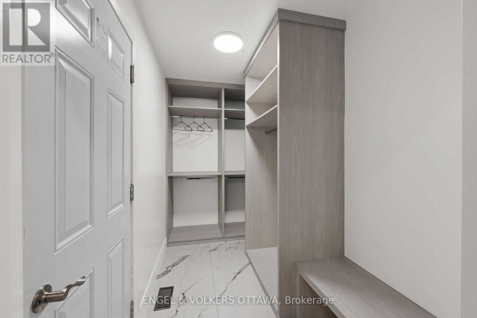 Mudroom off garage - 6933 Notre Dame Street, Ottawa, ON