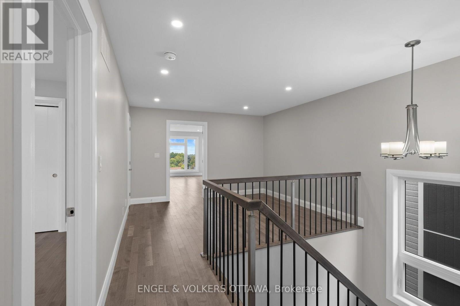 6933 Notre Dame Street, Ottawa, ON