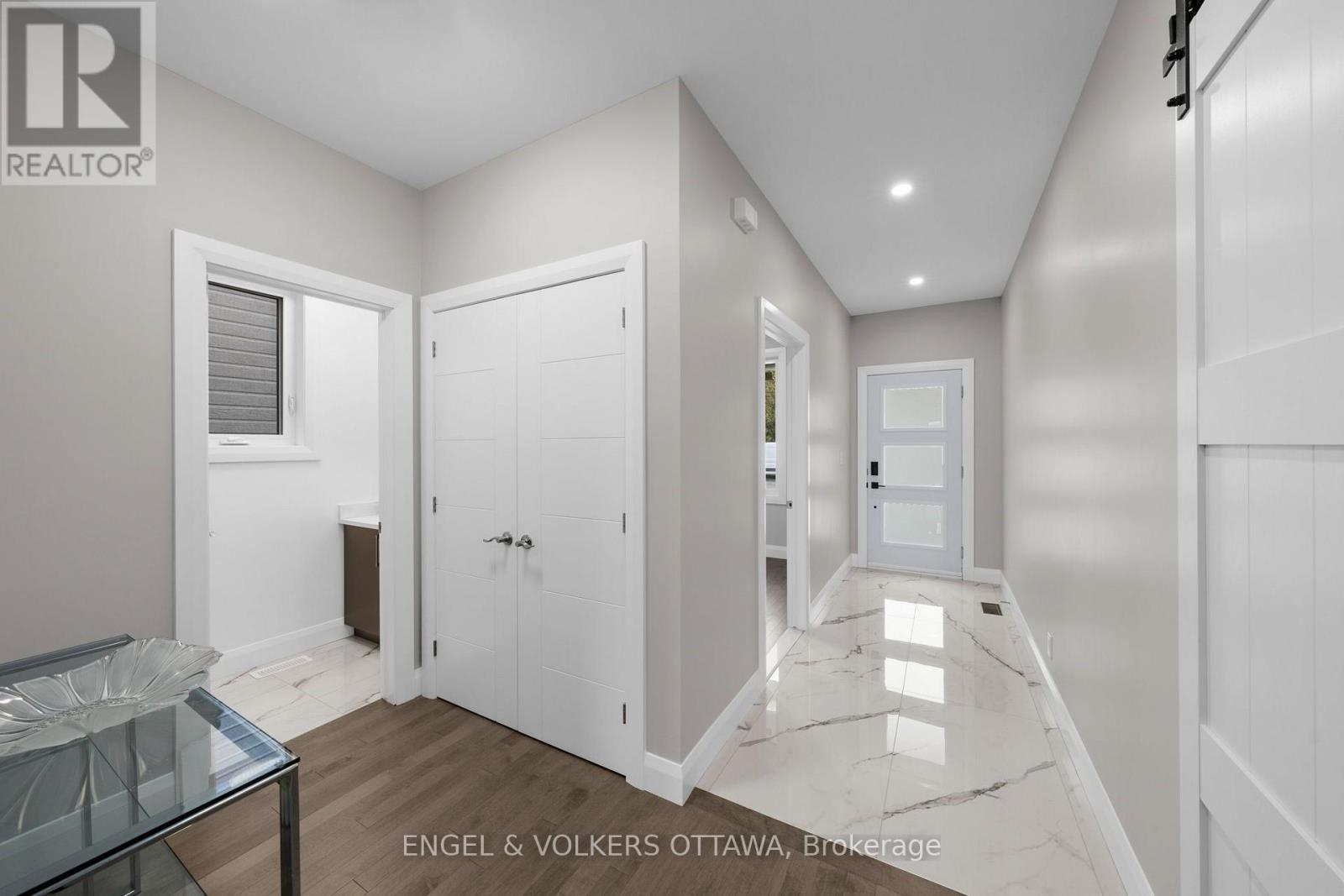 6933 Notre Dame Street, Ottawa, ON