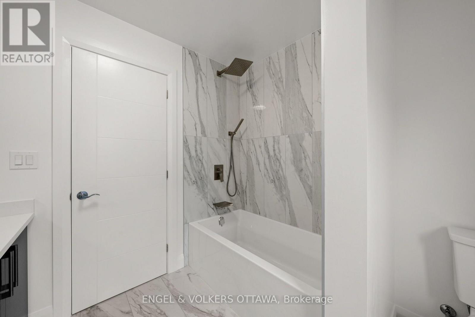 6933 Notre Dame Street, Ottawa, ON