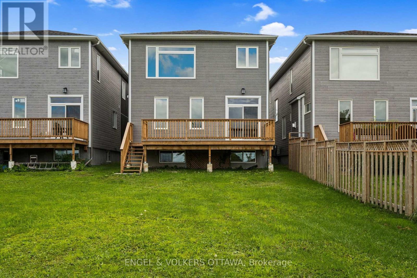 6933 Notre Dame Street, Ottawa, ON
