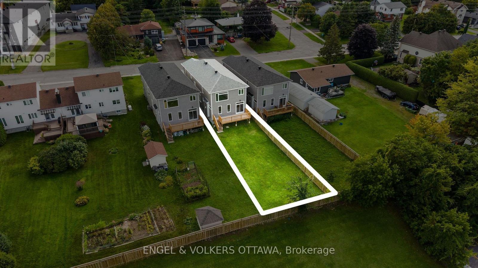 6933 Notre Dame Street, Ottawa, ON