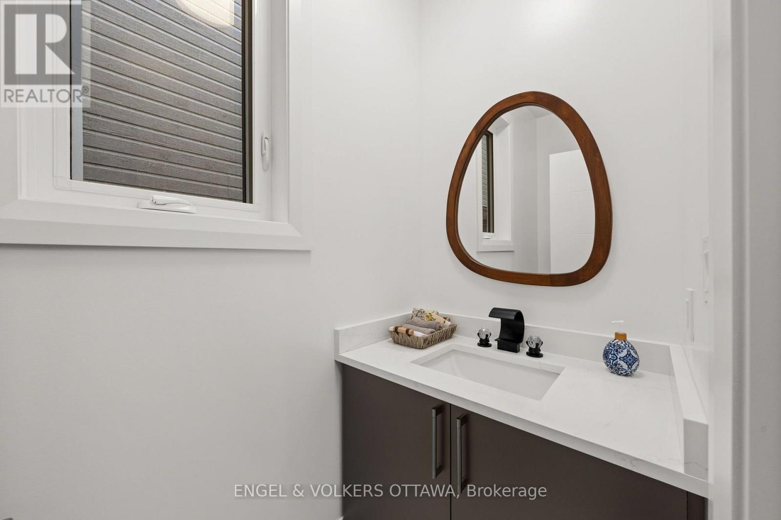 2pc bath - 6933 Notre Dame Street, Ottawa, ON