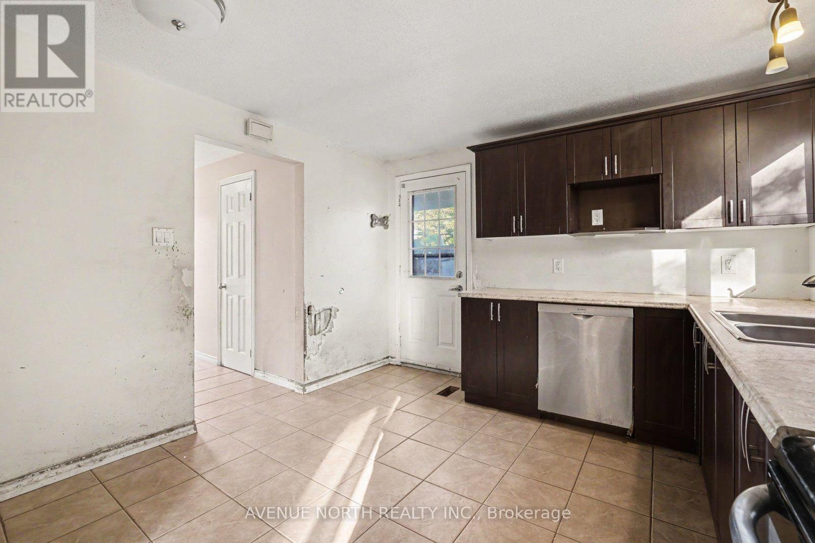 68 Downsview Crescent, Ottawa, ON
