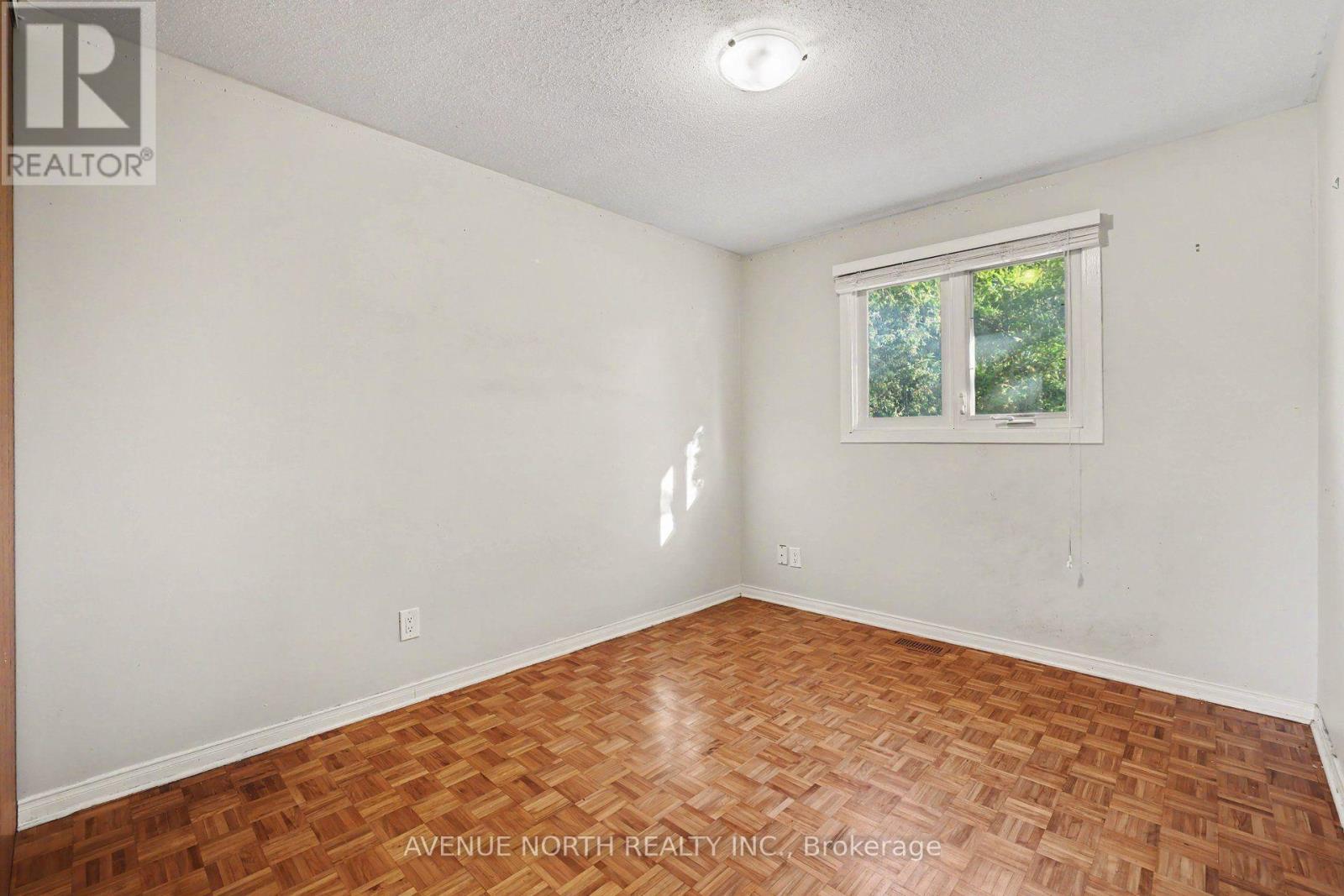 68 Downsview Crescent, Ottawa, ON