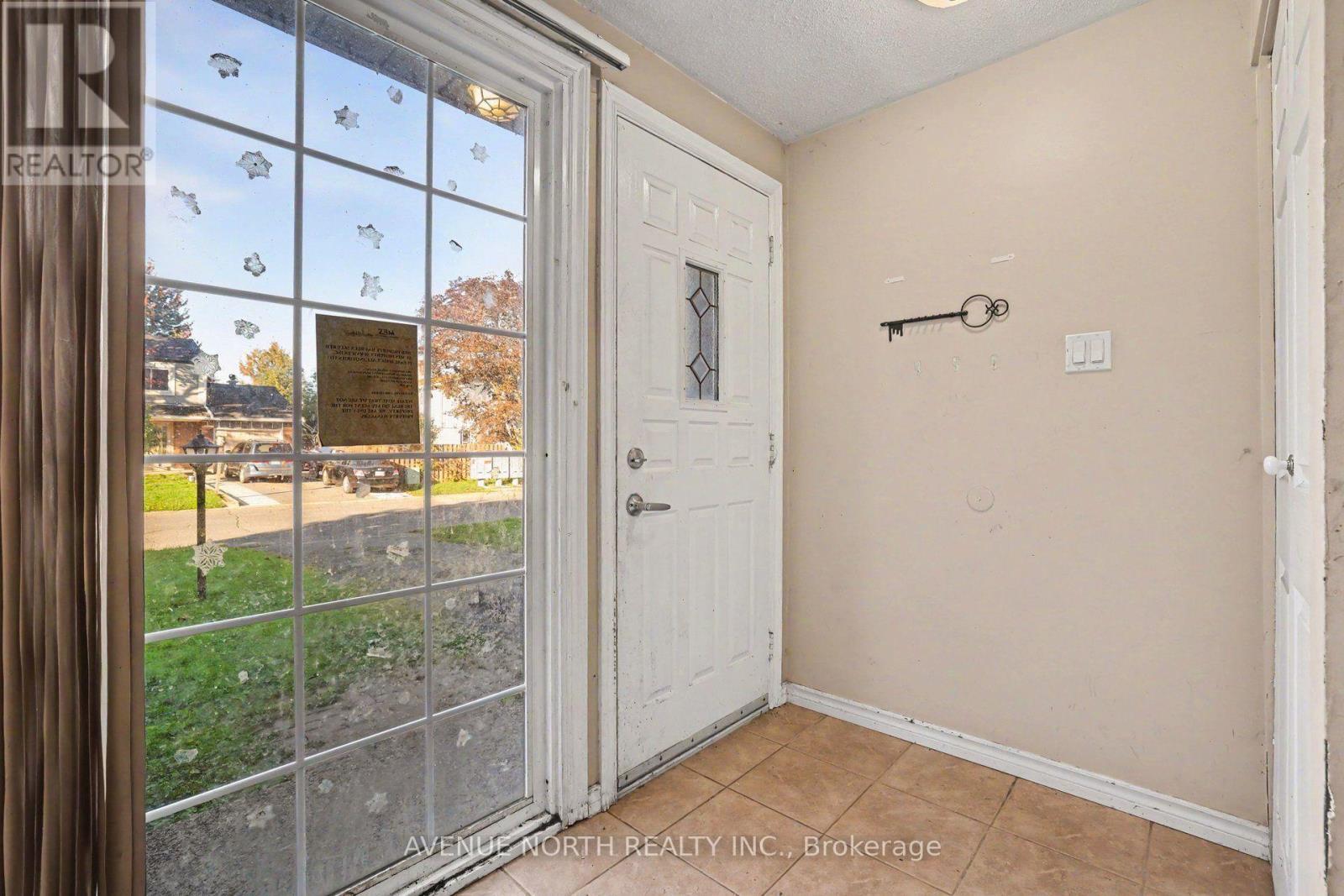 68 Downsview Crescent, Ottawa, ON