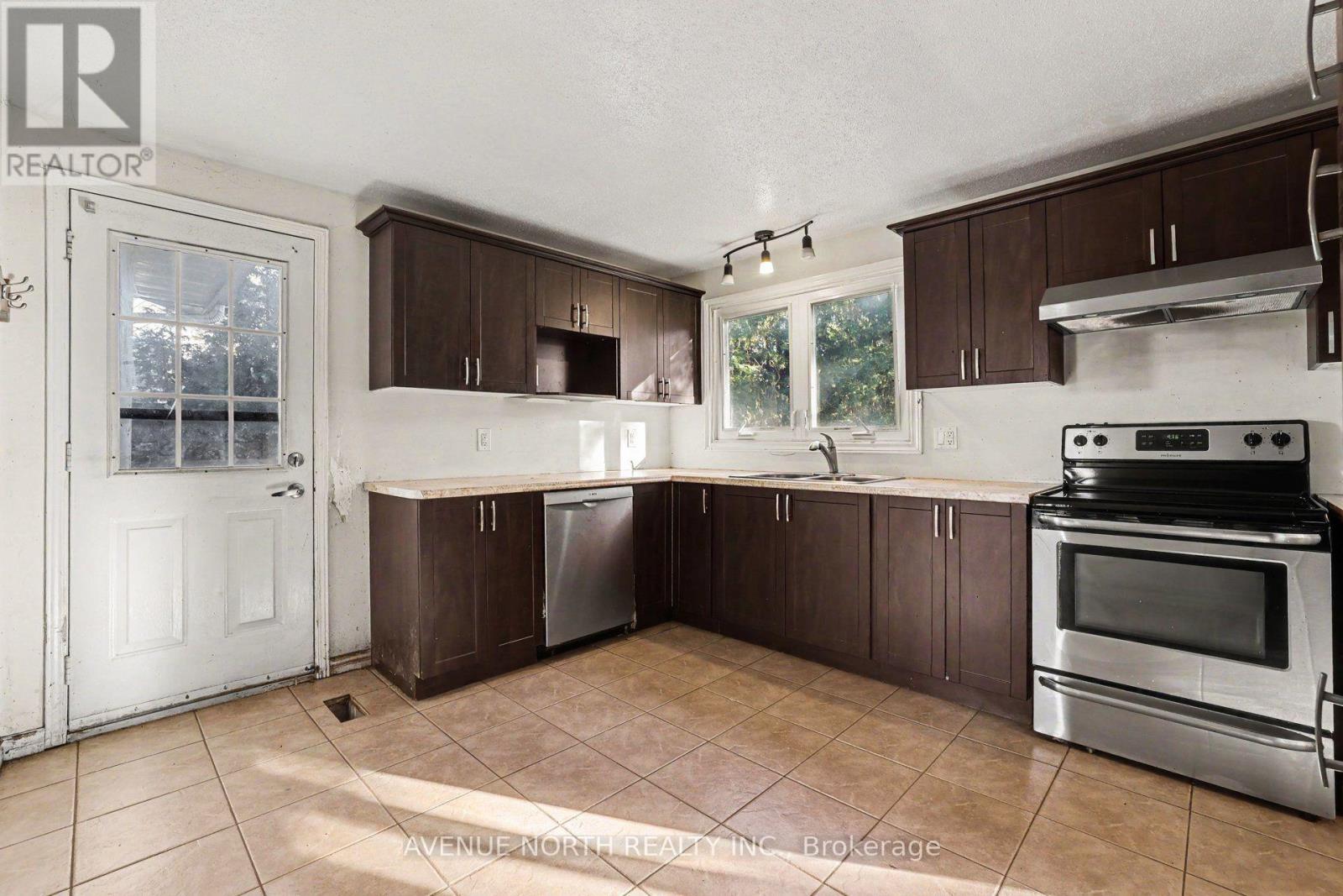 68 Downsview Crescent, Ottawa, ON