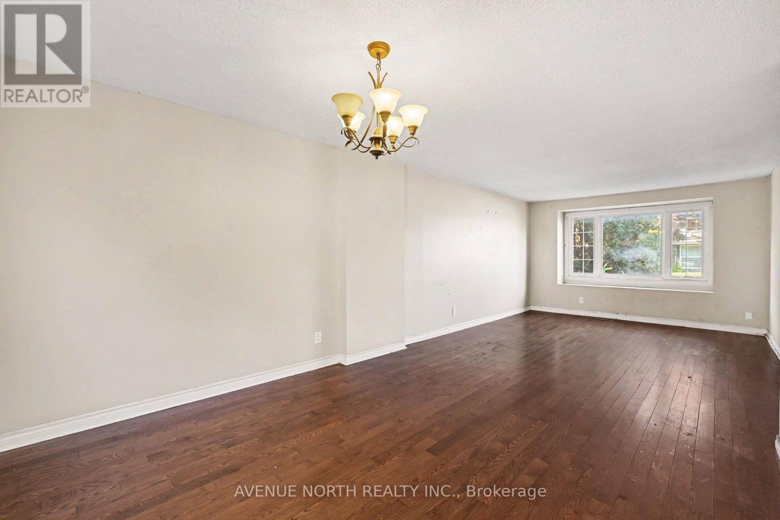 68 Downsview Crescent, Ottawa, ON