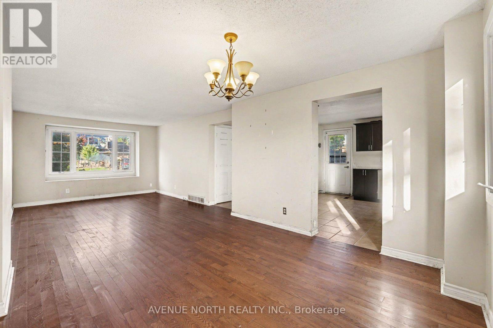 68 Downsview Crescent, Ottawa, ON