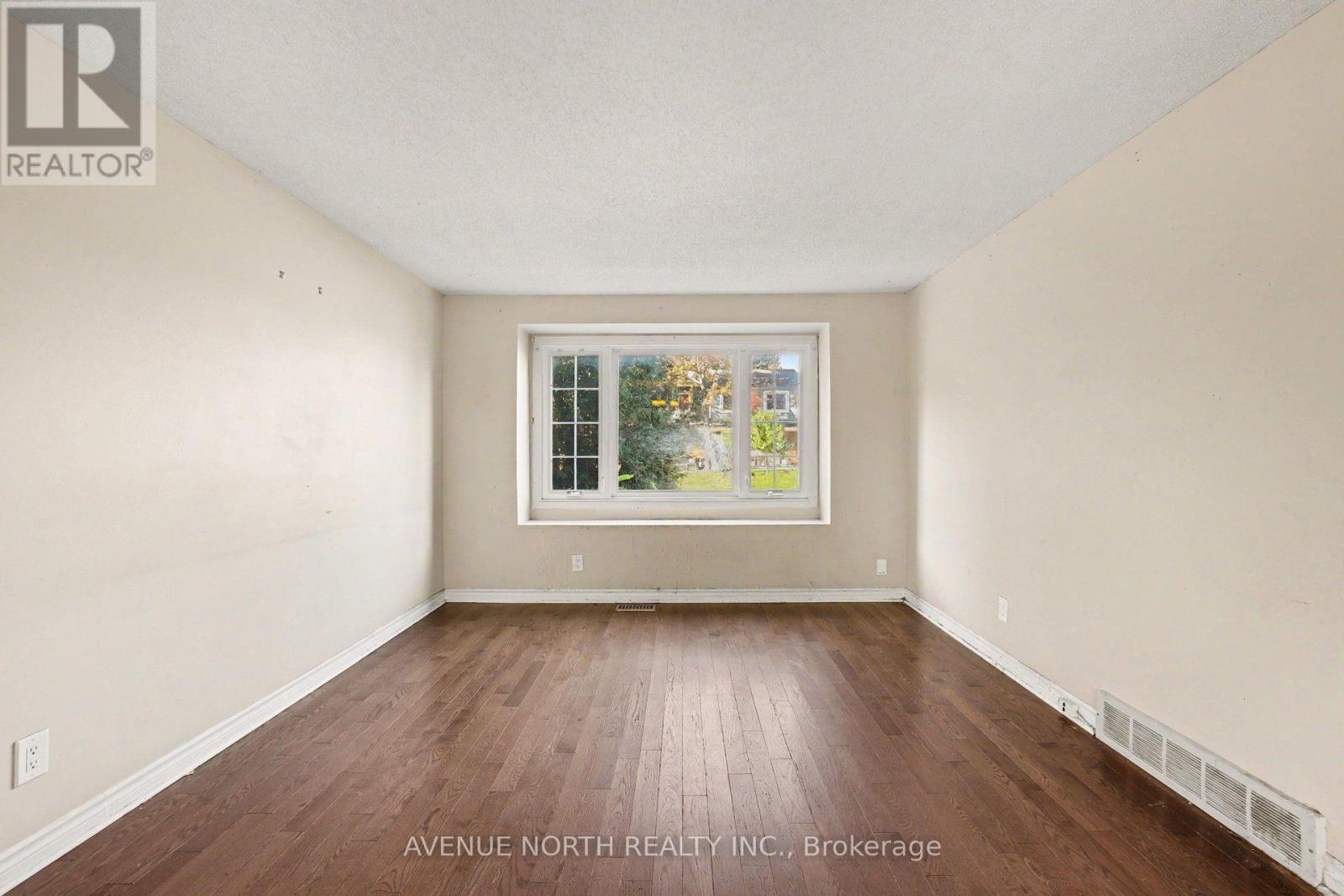 68 Downsview Crescent, Ottawa, ON