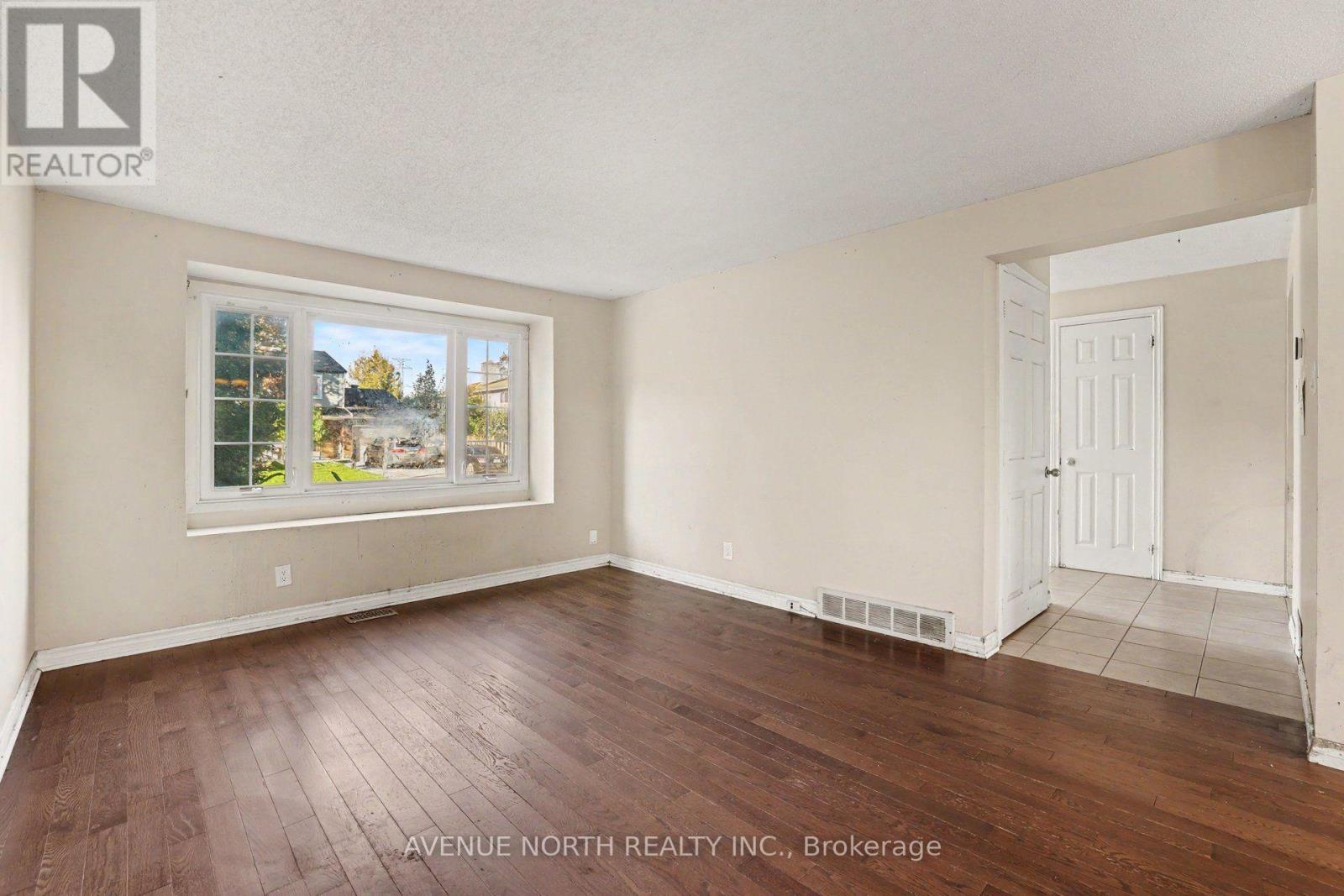 68 Downsview Crescent, Ottawa, ON