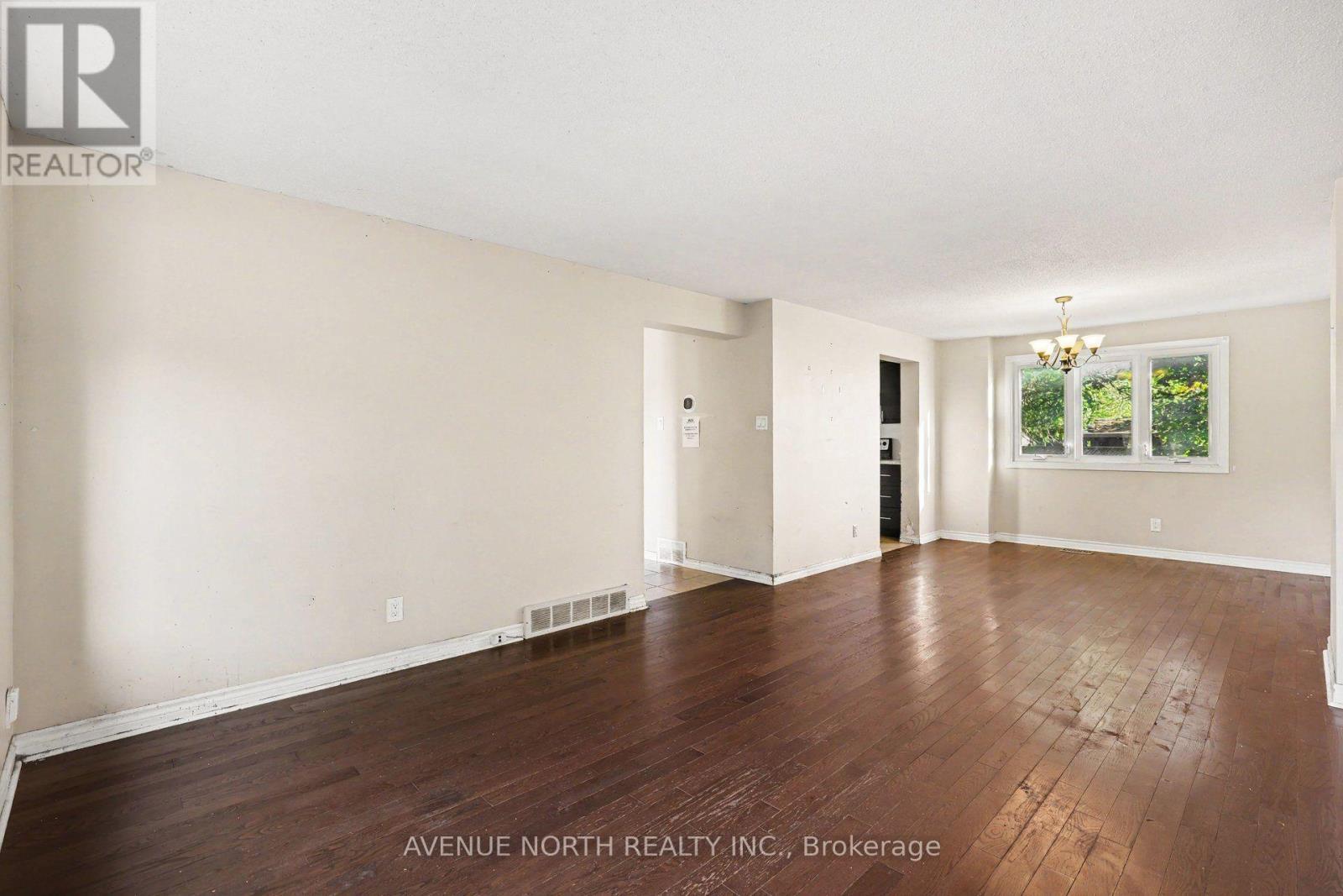 68 Downsview Crescent, Ottawa, ON