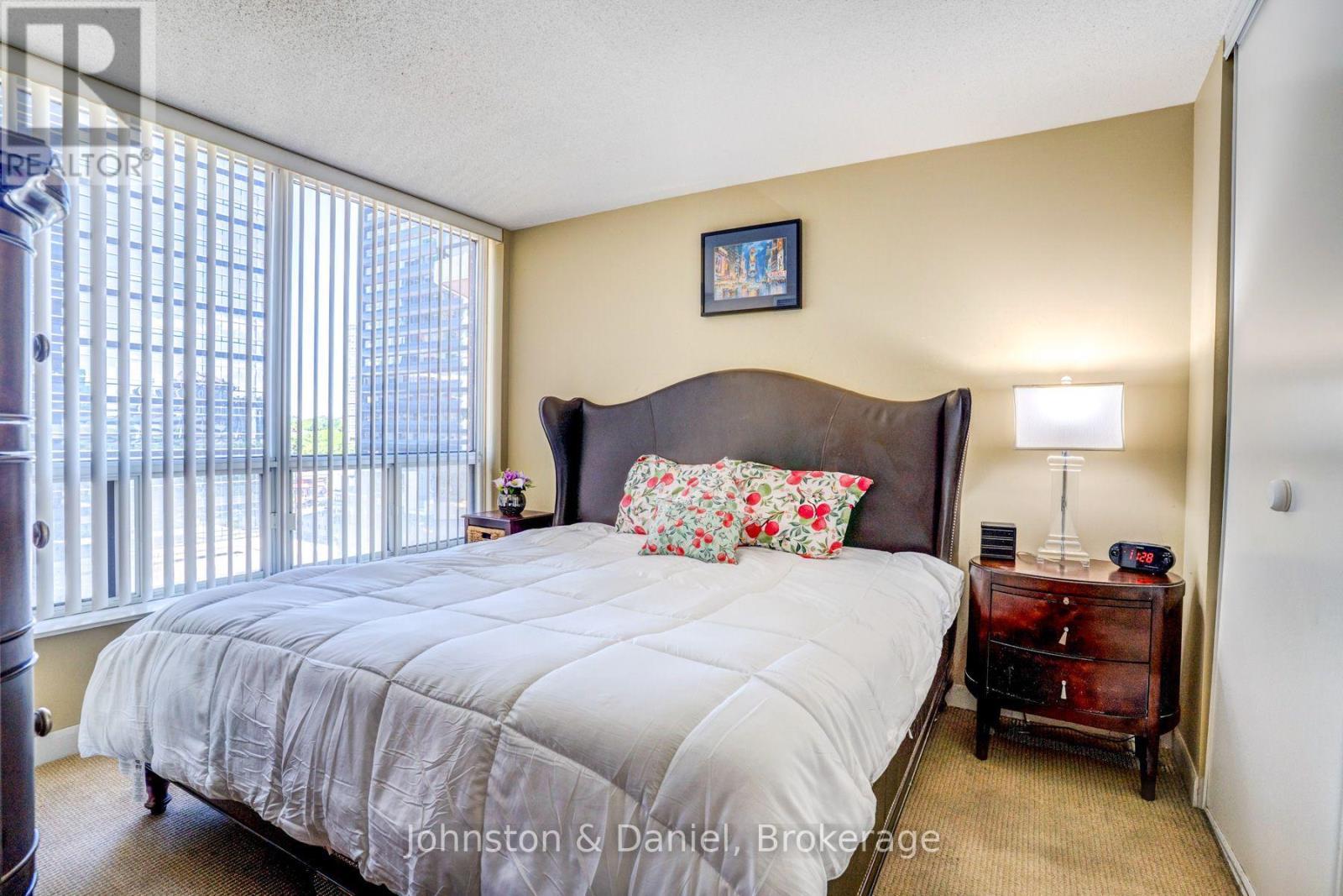 805 - 33 Sheppard Avenue E, Toronto, ON