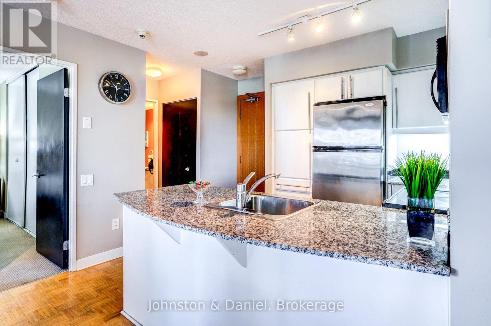 805 - 33 Sheppard Avenue E, Toronto, ON