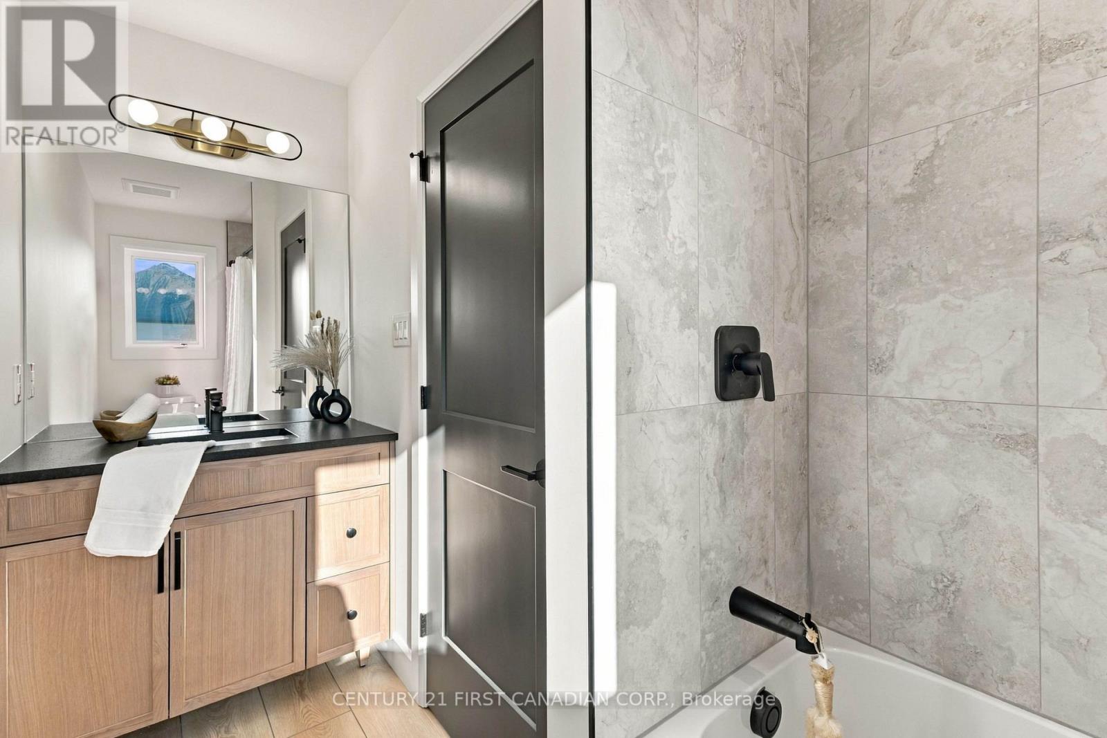 30 Sheldabren Street, North Middlesex (Ailsa Craig), ON