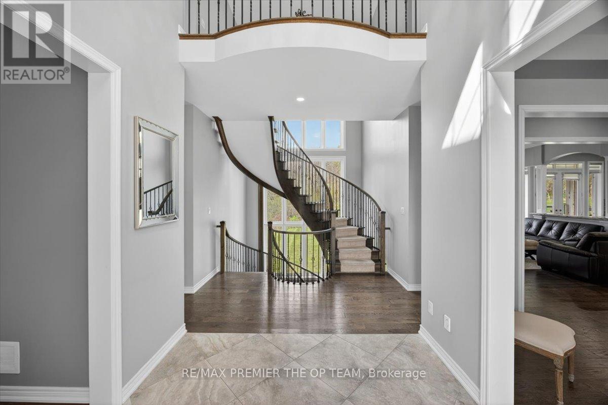 102 Pine Hill Road, Bradford West Gwillimbury, ON