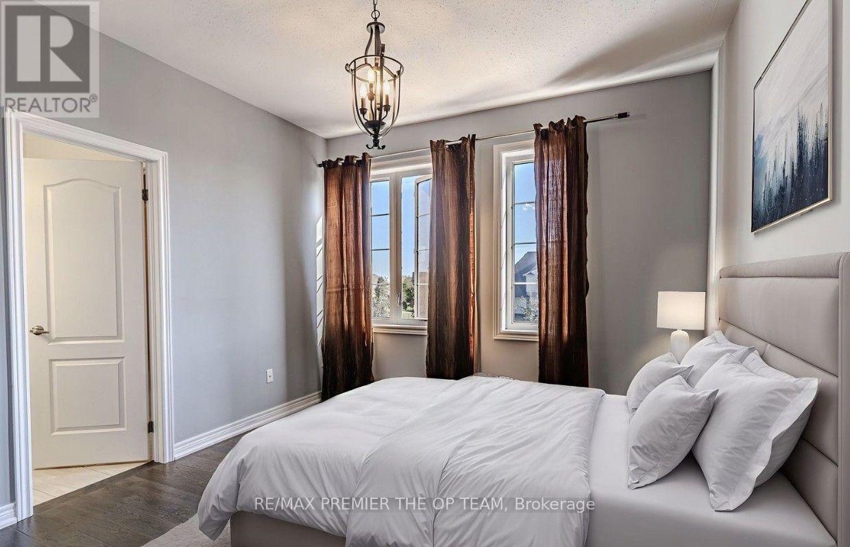 102 Pine Hill Road, Bradford West Gwillimbury, ON