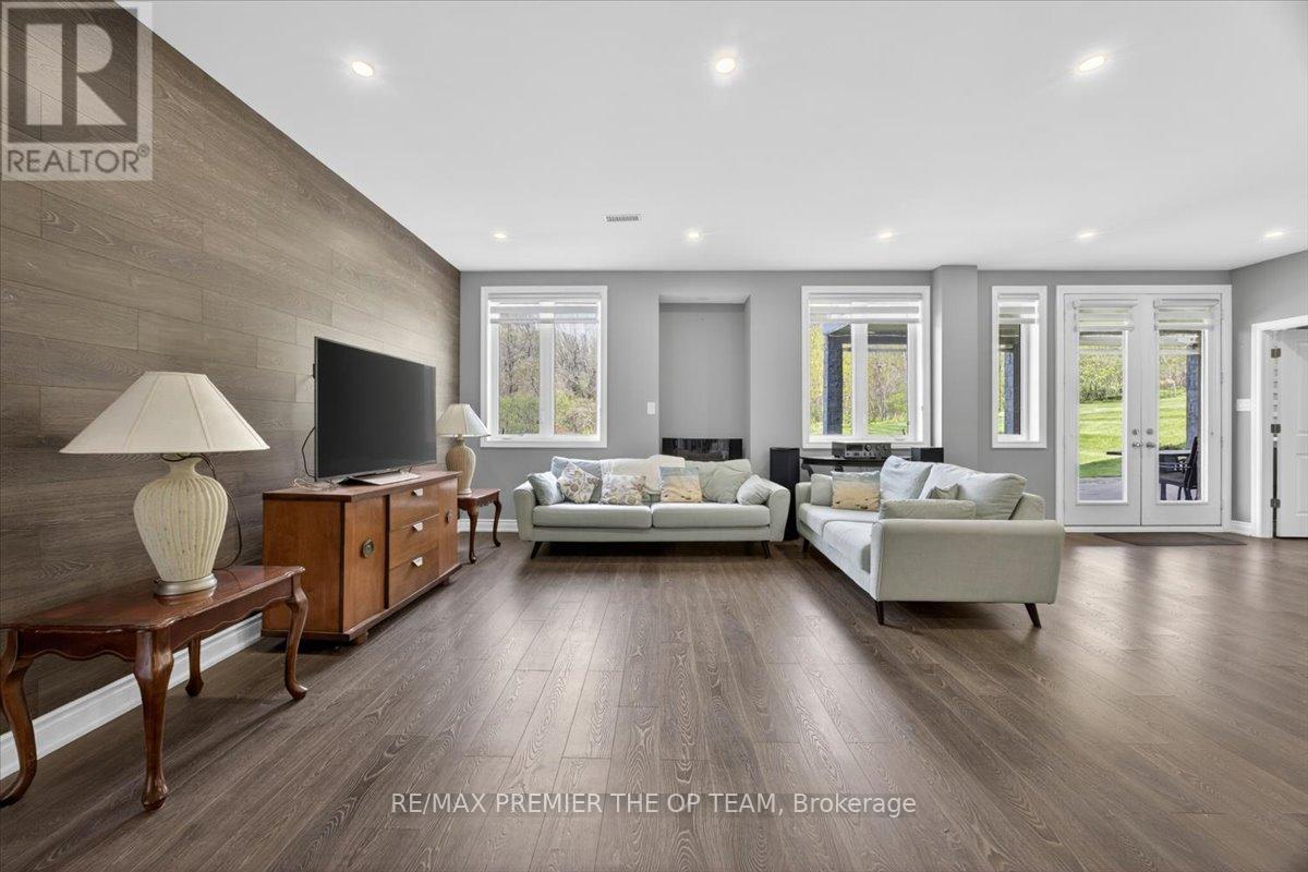 102 Pine Hill Road, Bradford West Gwillimbury, ON