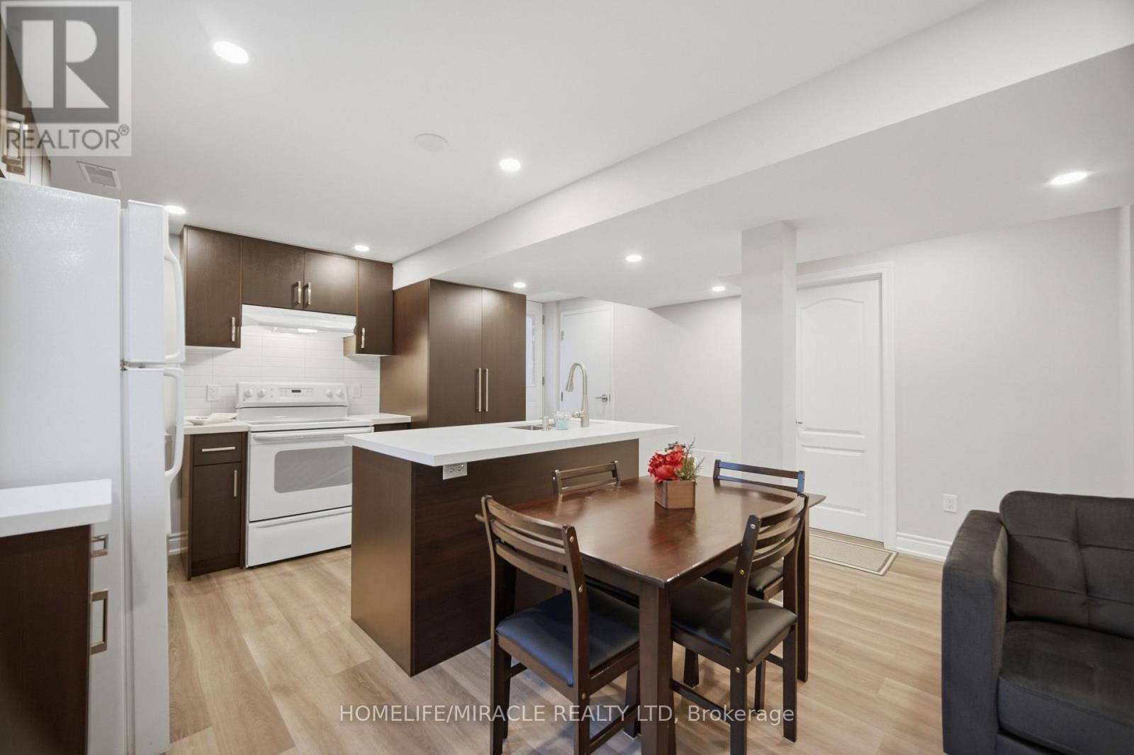 3008 Britannia Road W, Mississauga, ON