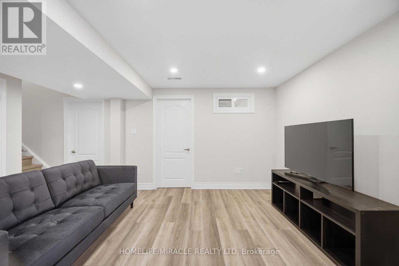 3008 Britannia Road W, Mississauga, ON