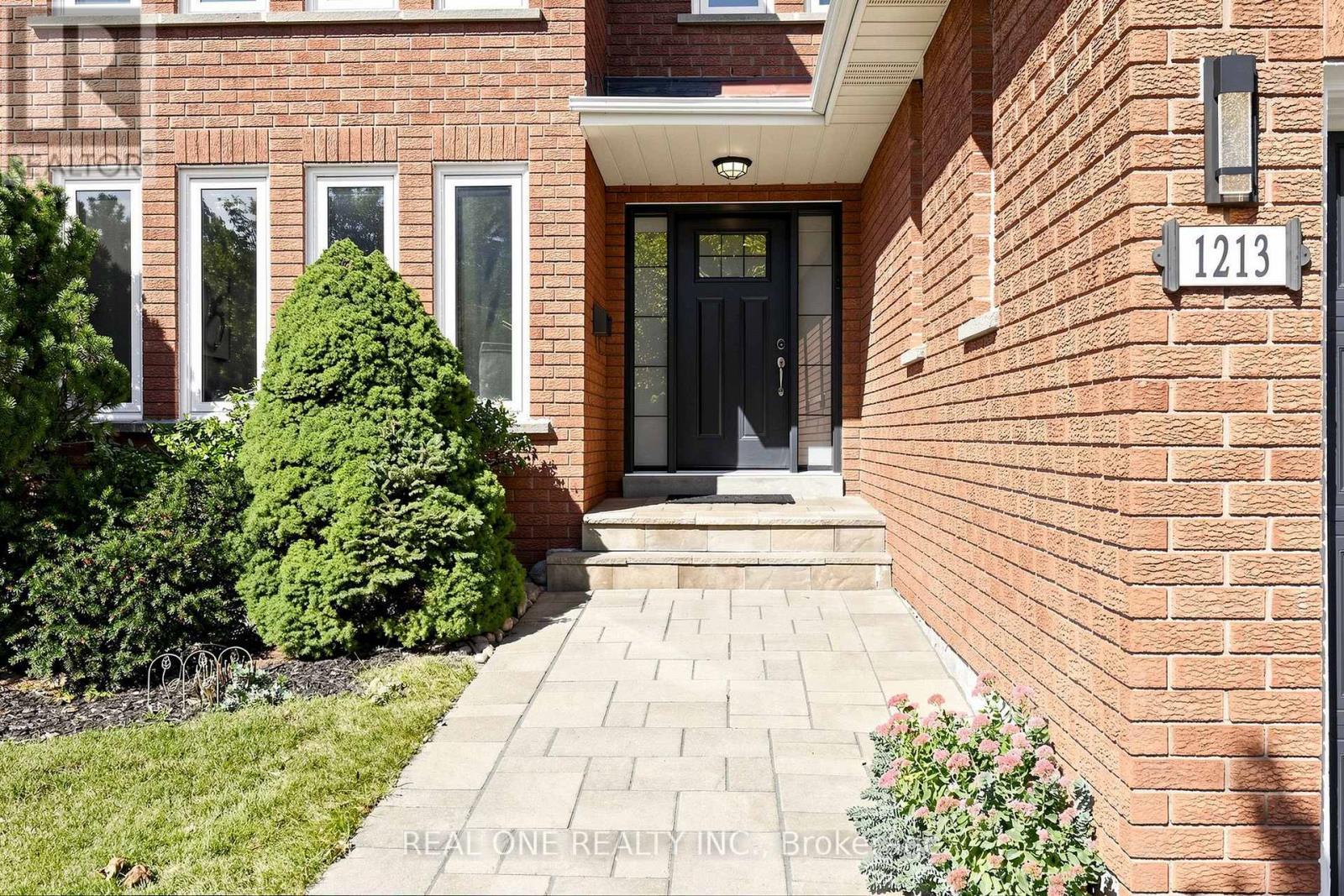 1213 Rosethorne Road, Oakville, ON